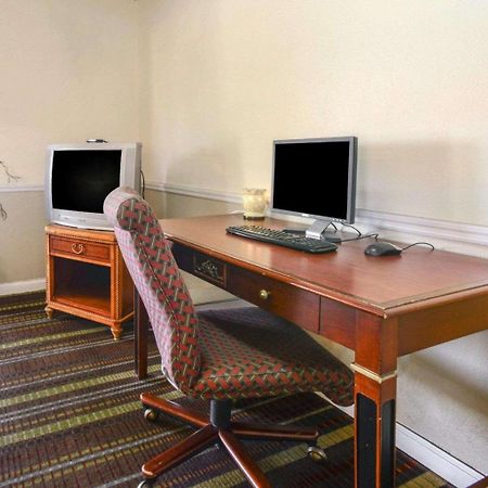 Econo Lodge Inn & Suites Карбондейл Екстериор снимка