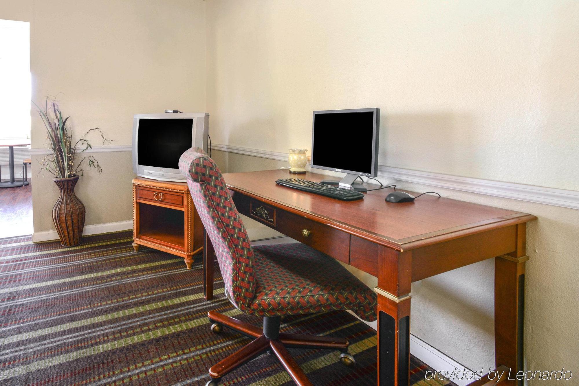 Econo Lodge Inn & Suites Карбондейл Екстериор снимка