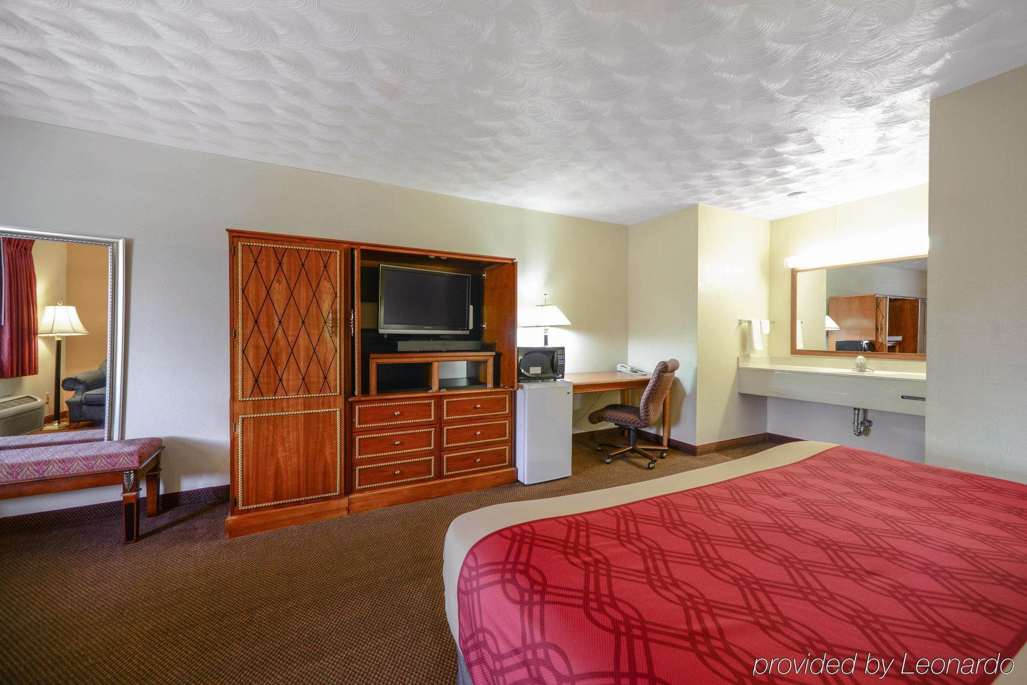 Econo Lodge Inn & Suites Карбондейл Екстериор снимка