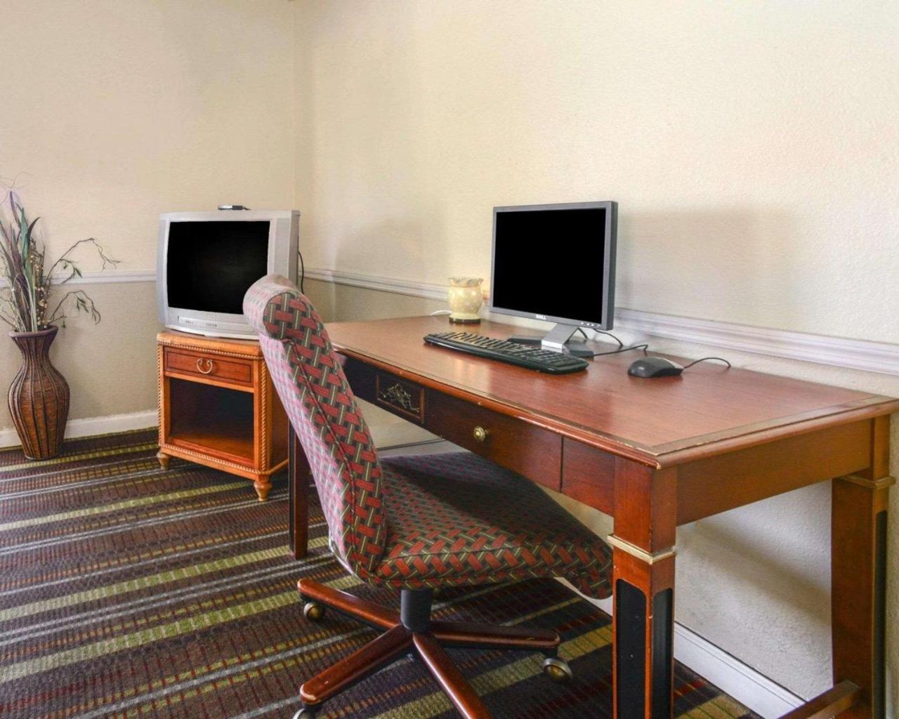 Econo Lodge Inn & Suites Карбондейл Екстериор снимка