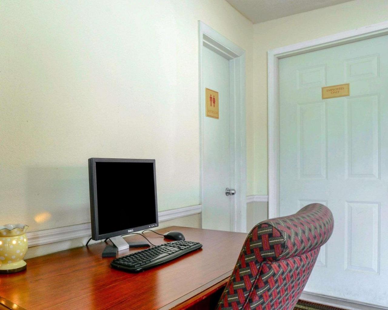 Econo Lodge Inn & Suites Карбондейл Екстериор снимка