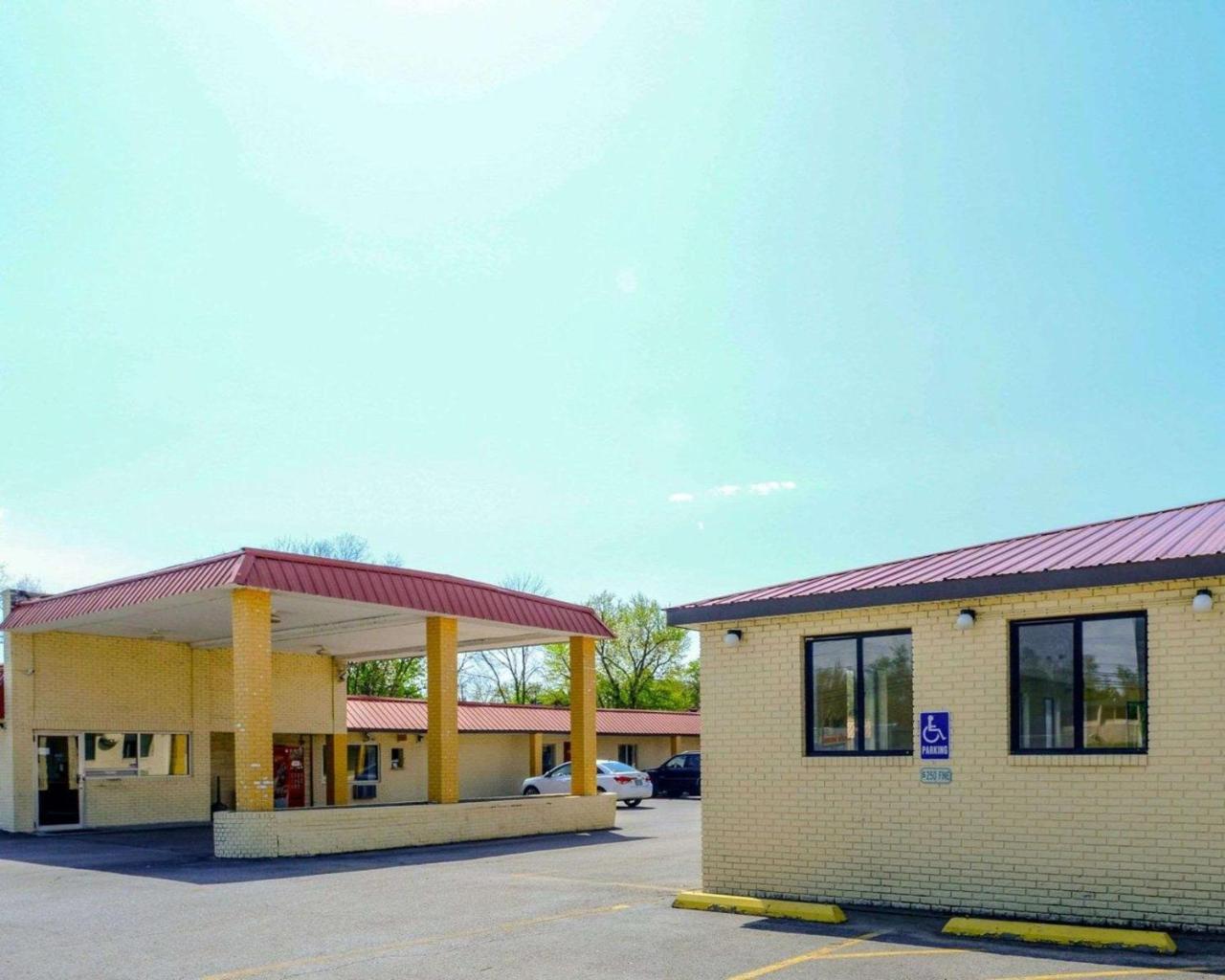 Econo Lodge Inn & Suites Карбондейл Екстериор снимка