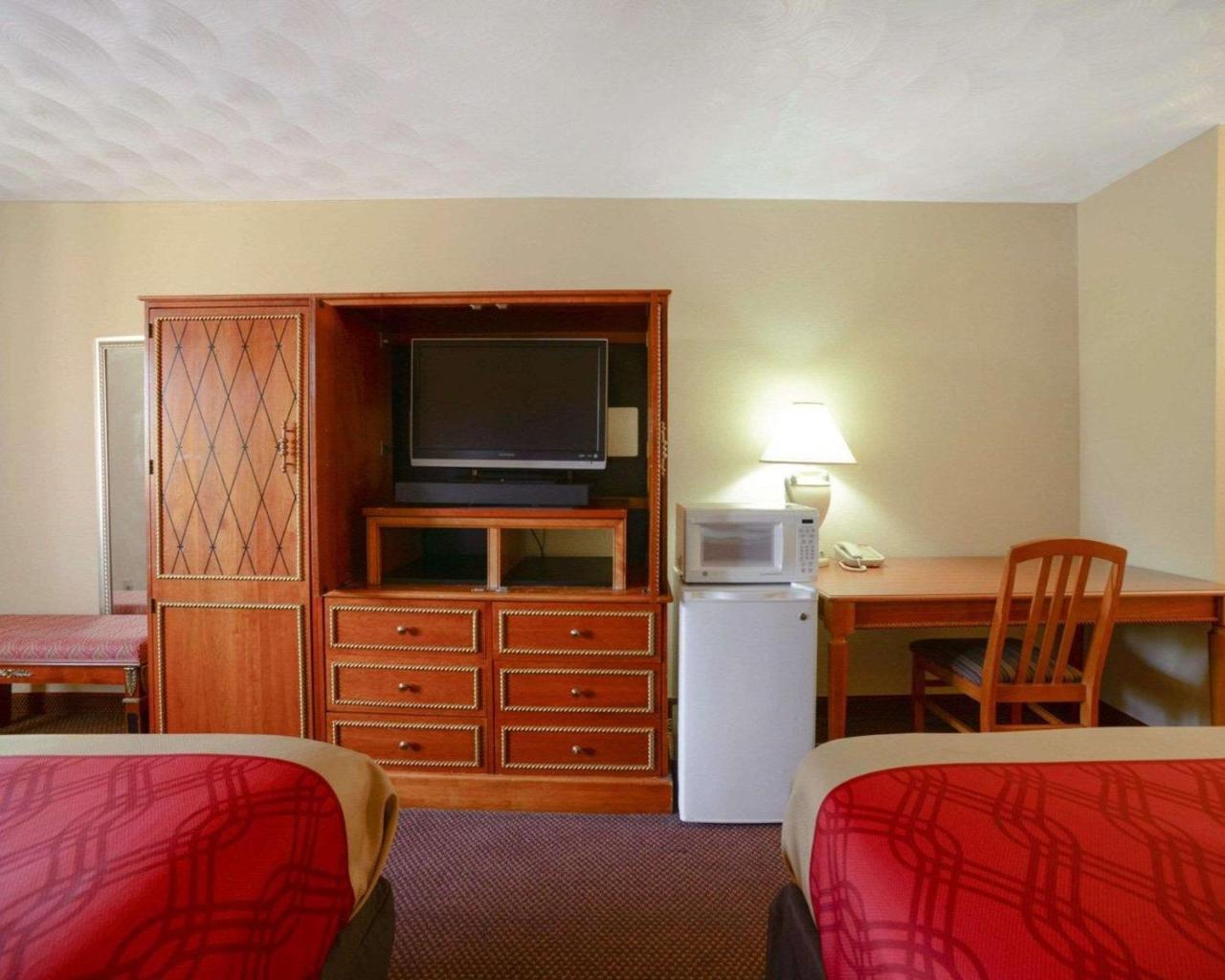 Econo Lodge Inn & Suites Карбондейл Екстериор снимка