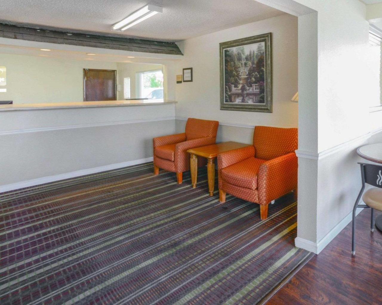 Econo Lodge Inn & Suites Карбондейл Екстериор снимка