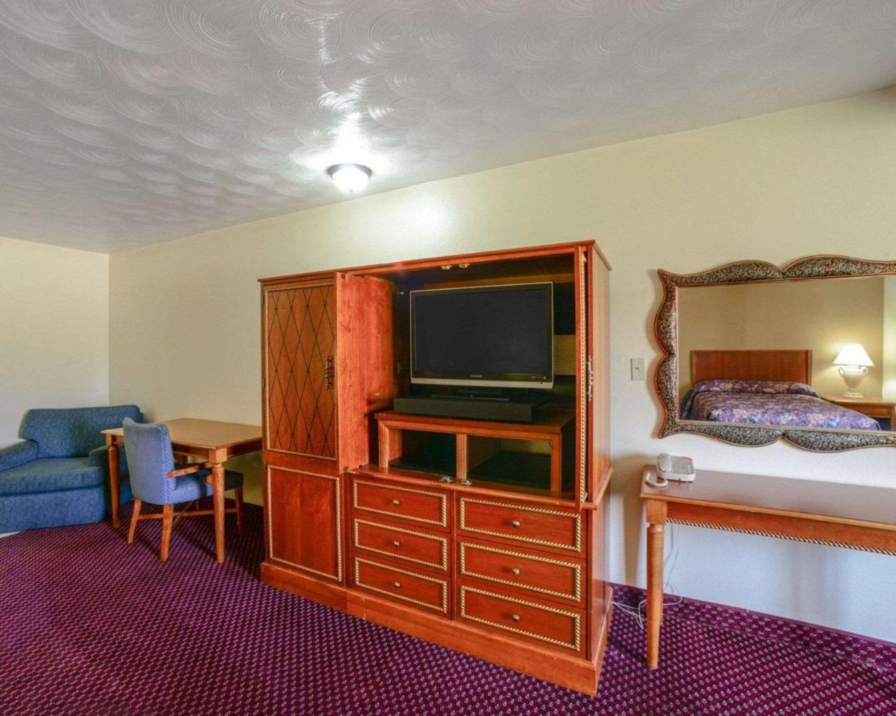 Econo Lodge Inn & Suites Карбондейл Екстериор снимка